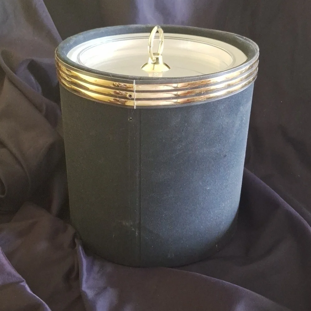 Elegant Black Ice Bucket with Gold Accents